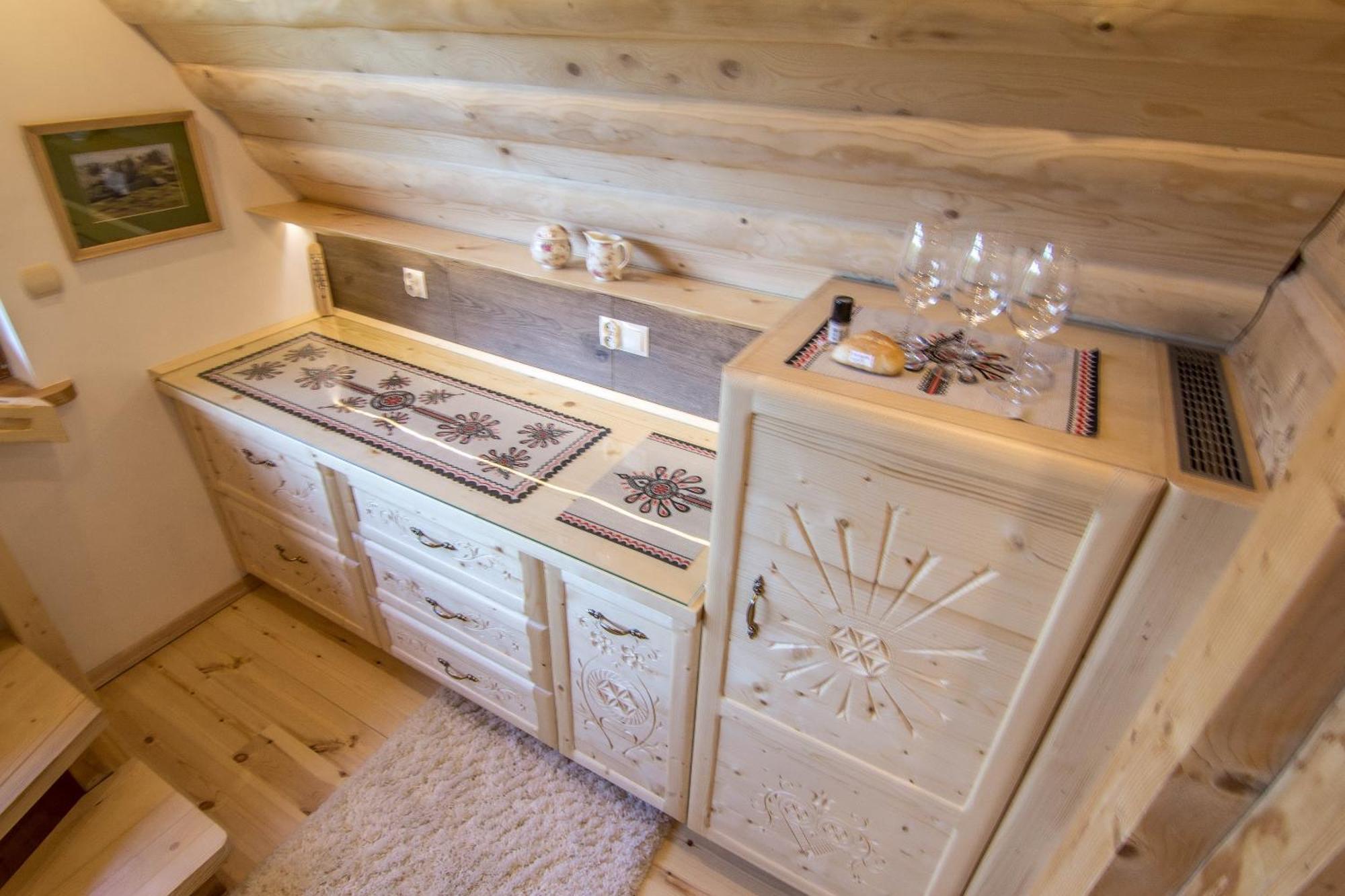 Apartamenty Kiry Zakopane Kościelisko Rom bilde